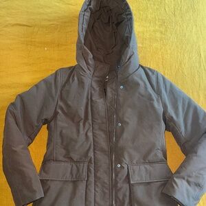 Uniqlo Women's Hybrid Down Short Coat in Wine (Brown) Size Small